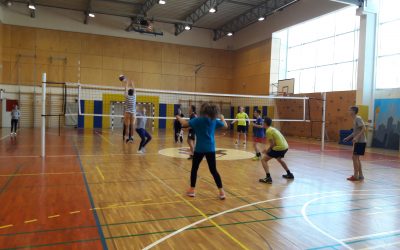 NAPETA TEKMA MED UČITELJI IN UČENCI