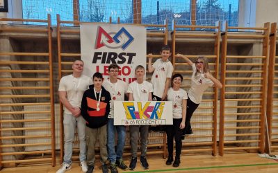 Ekipa Spikers OŠ Podzemelj na regijskem tekmovanju FLL!